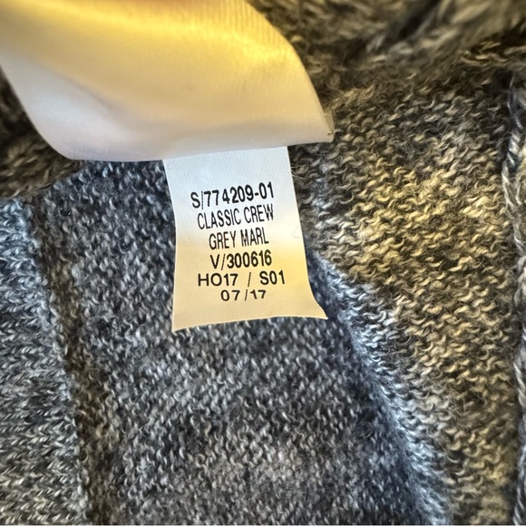 Old Navy Classic Crew Sweater | Size L - Picture 5 of 5